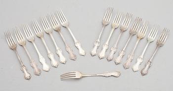 SMÖRGÅSGAFFLAR, 15 st, silver, modell Olga, CG Hallberg, Stockholm 1900-talets första hälft. Vikt ca 409 g.