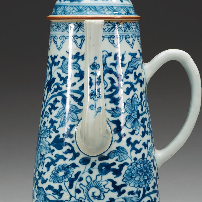 KAFFEKANNA med LOCK, kompaniporslin. Qing dynastin, 1700-tal.