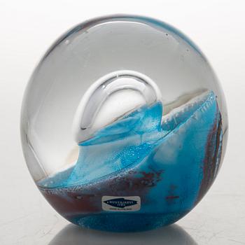 OIVA TOIKKA, KONSTGLAS / BREVPRESS, signerad och numrerad Oiva Toikka Nuutajärvi Notsjö 51/2000  och GLASDEKORATION.