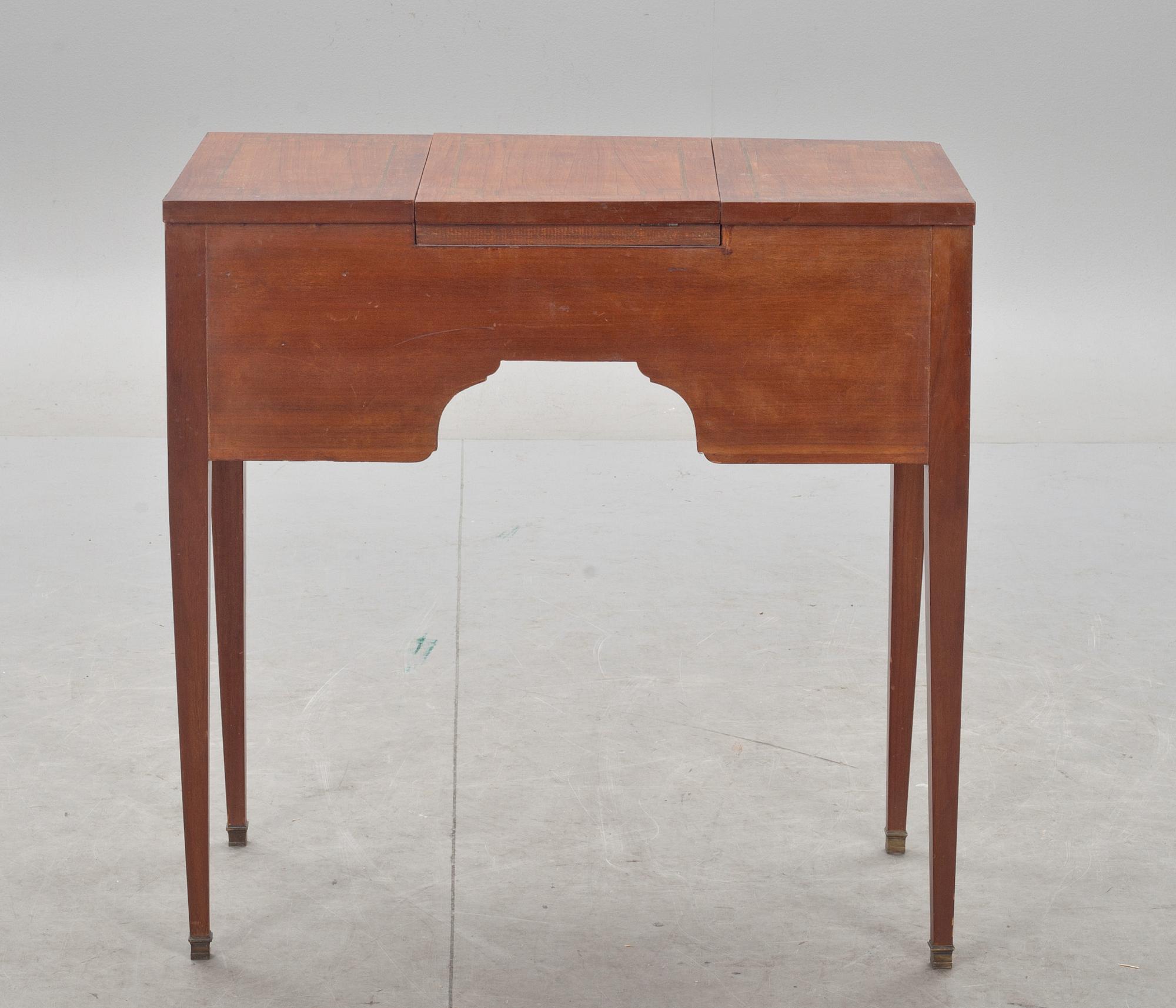 POUDREUSE, Louis XVI-stil.