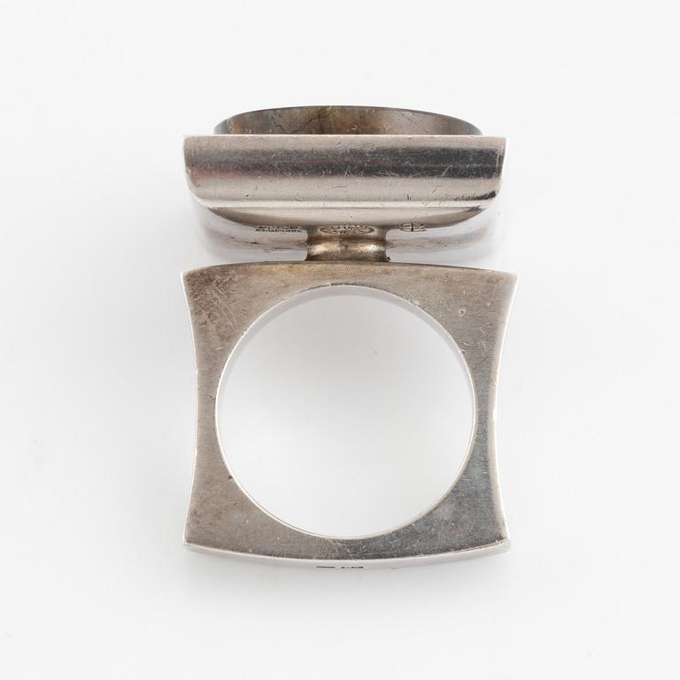 Bent Gabrielsen, Georg Jensen, ring, silver med skiva labradorit, Danmark 1960-tal.