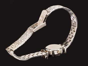 ARMBANDSUR, 18k vitguld med 6 briljantslipade diamanter ca 0,12ct. Certina 1970-tal. Vikt ca 28g.
