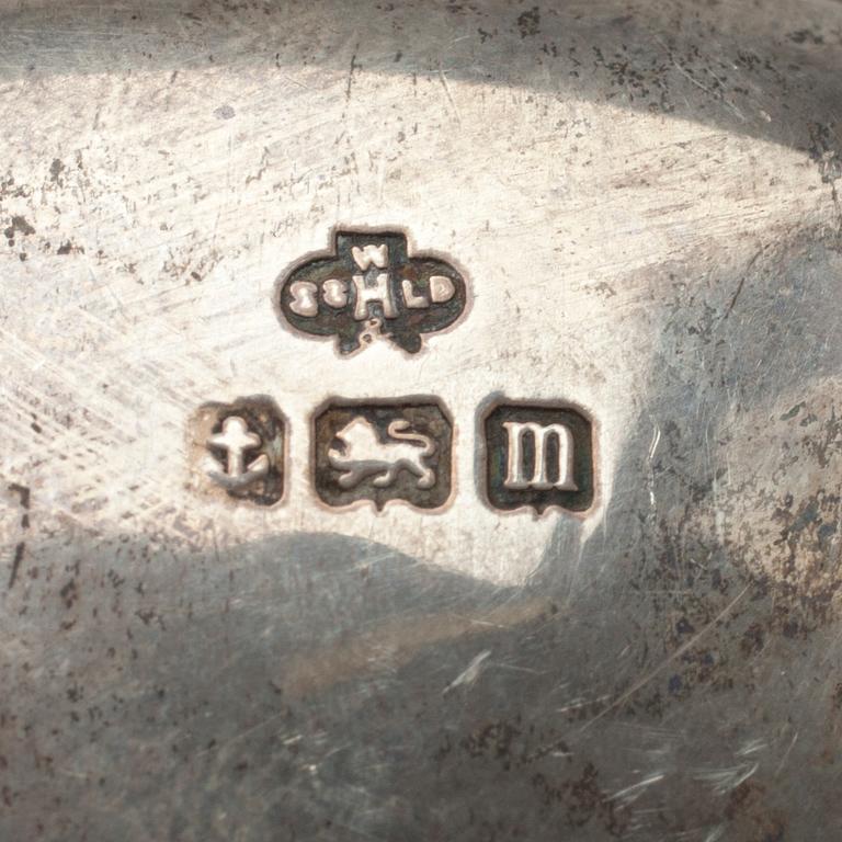FAT, 2 ST, silver, Stockholm 1825 resp. Birmingham 1911. Vikt 65,3 g.