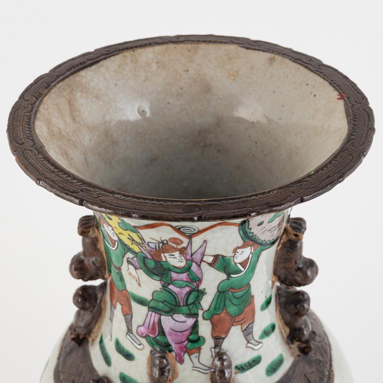 A Chinese enamelled vase, late Qingdynasty / around 1900.