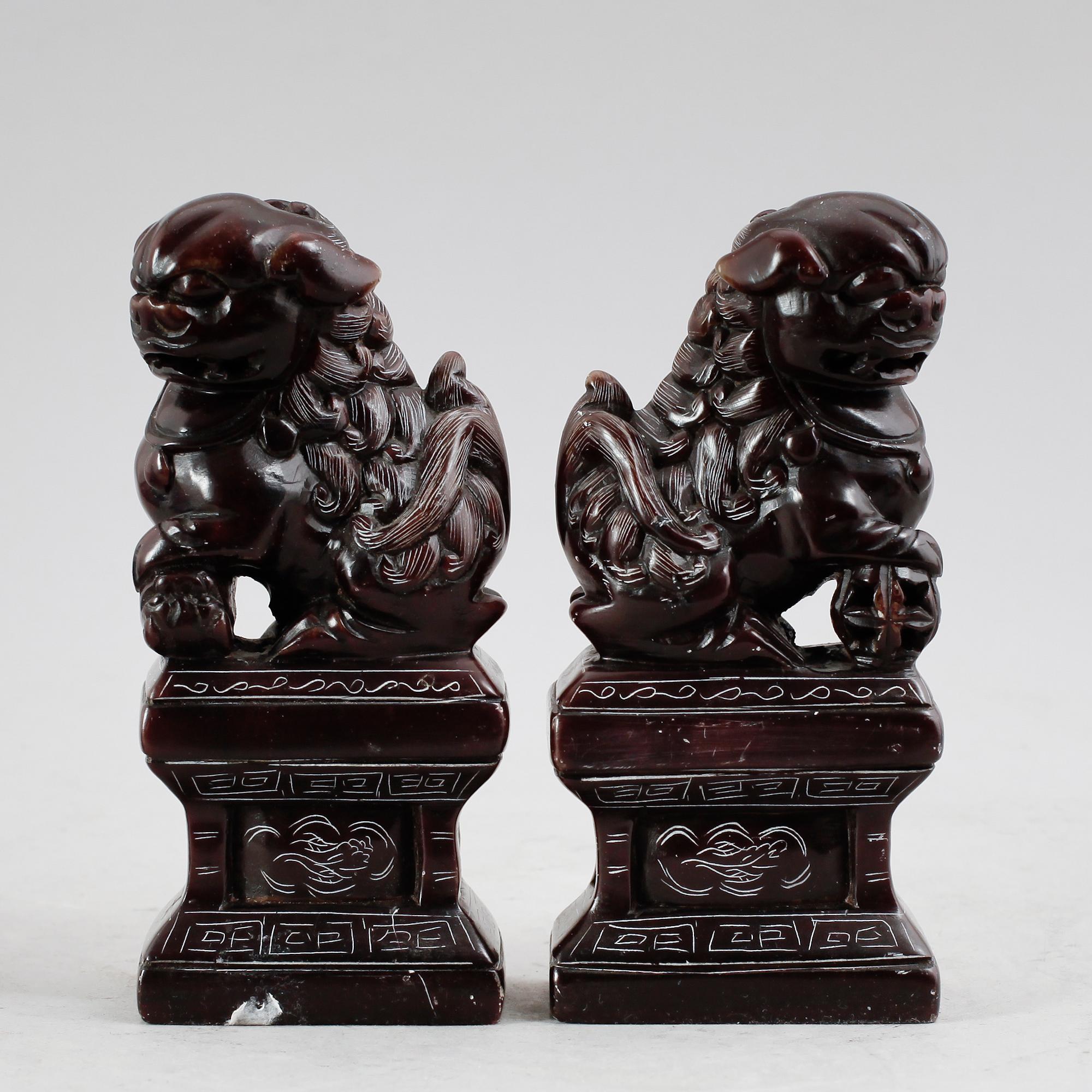 ORIENTALISKA FÖREMÅL, 4 delar, bl a 1800-/1900-tal.