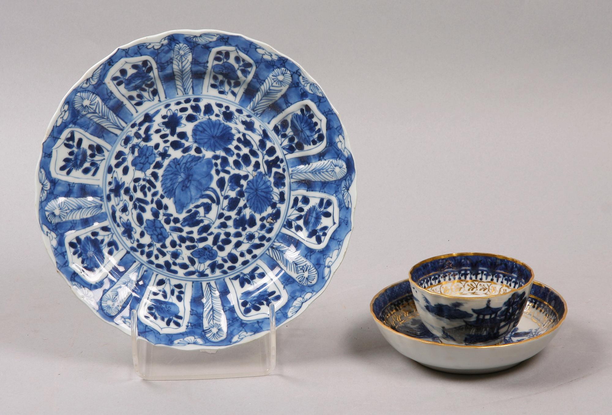 TALLRIK SAMT KOPP MED FAT, porslin, Kina 1700-1800-tal.