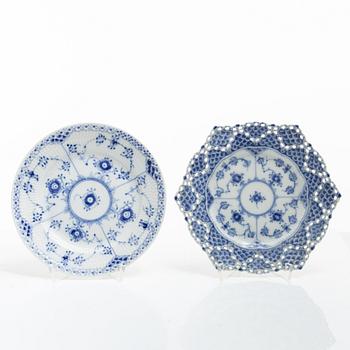 Royal Copenhagen, 27 service pieces, 'Blue Fluted', Denmark.