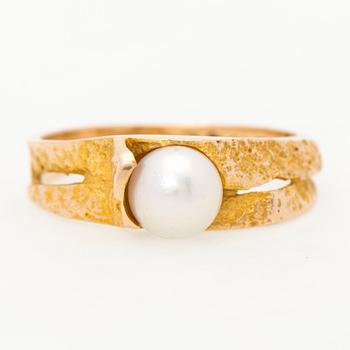 A BJÖRN WECKSTRÖM RING, "Lapin kevät", cultured pearls, 14K gold. Lapponia 1960s.