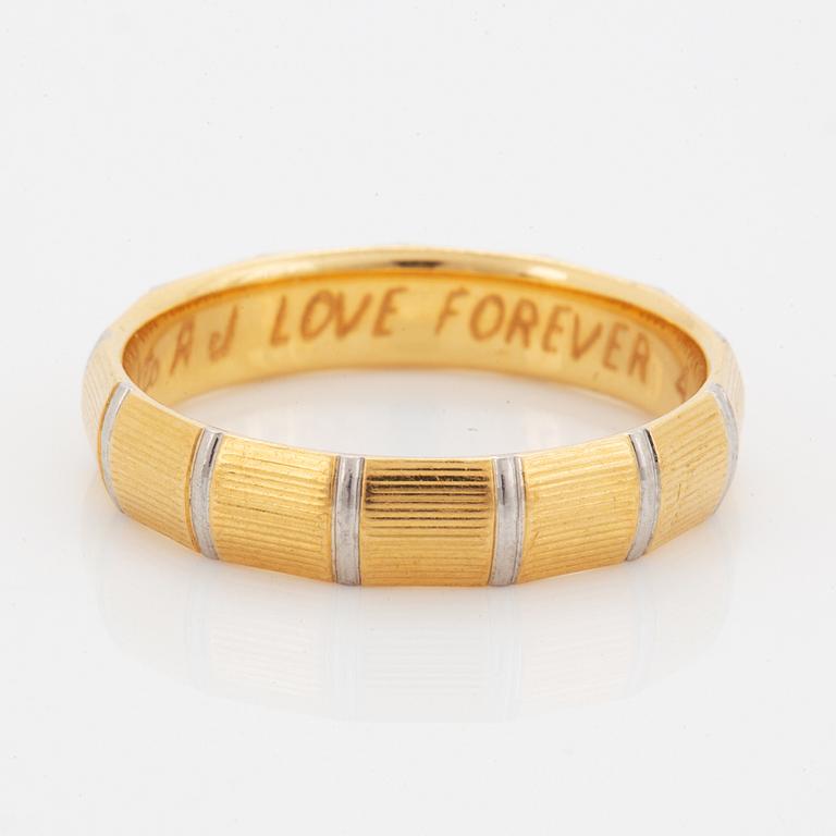 18K gold and platinum ring.