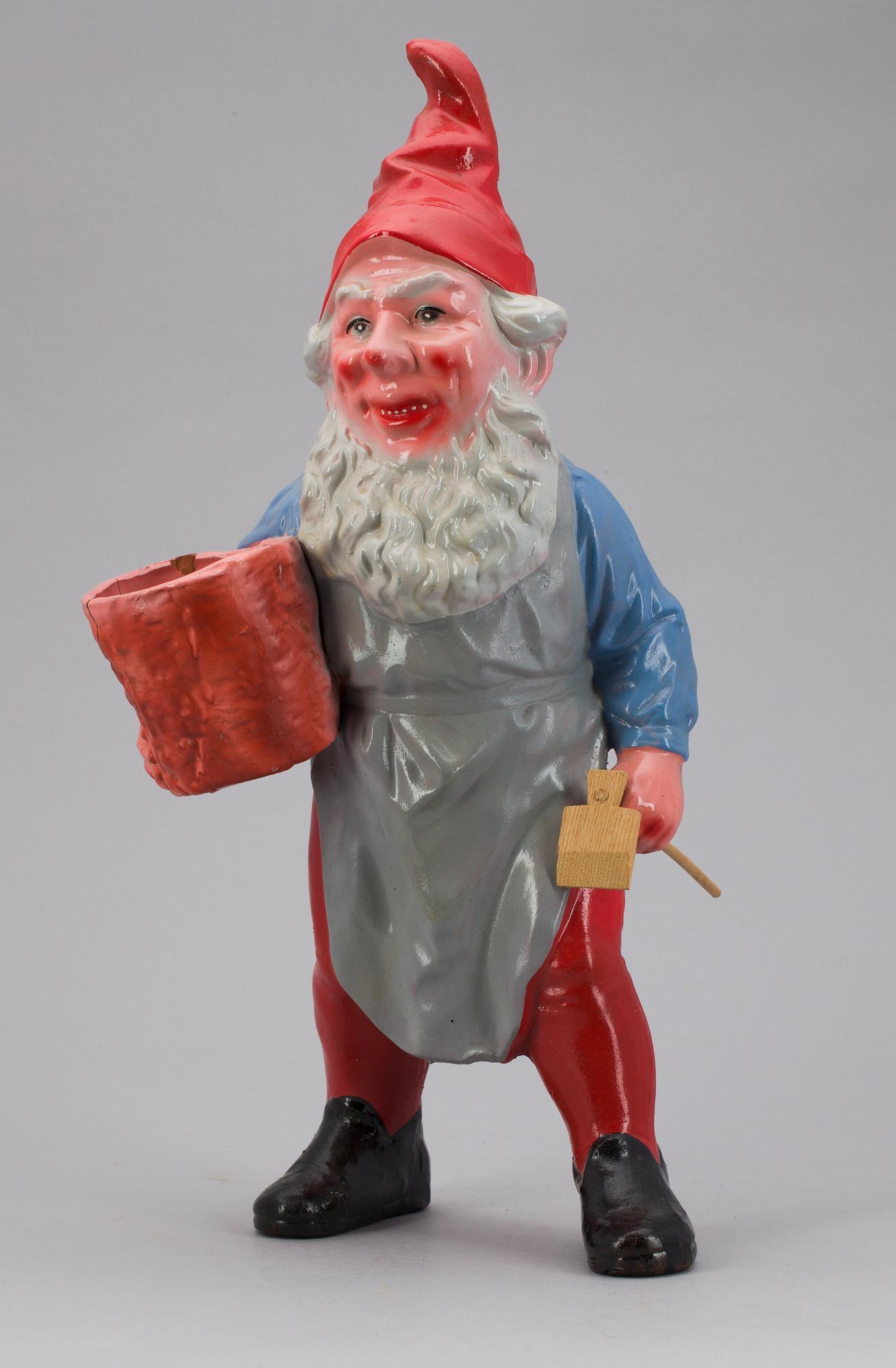 TRÄDGÅRDSTOMTE, keramik, 1900-talets andra hälft.