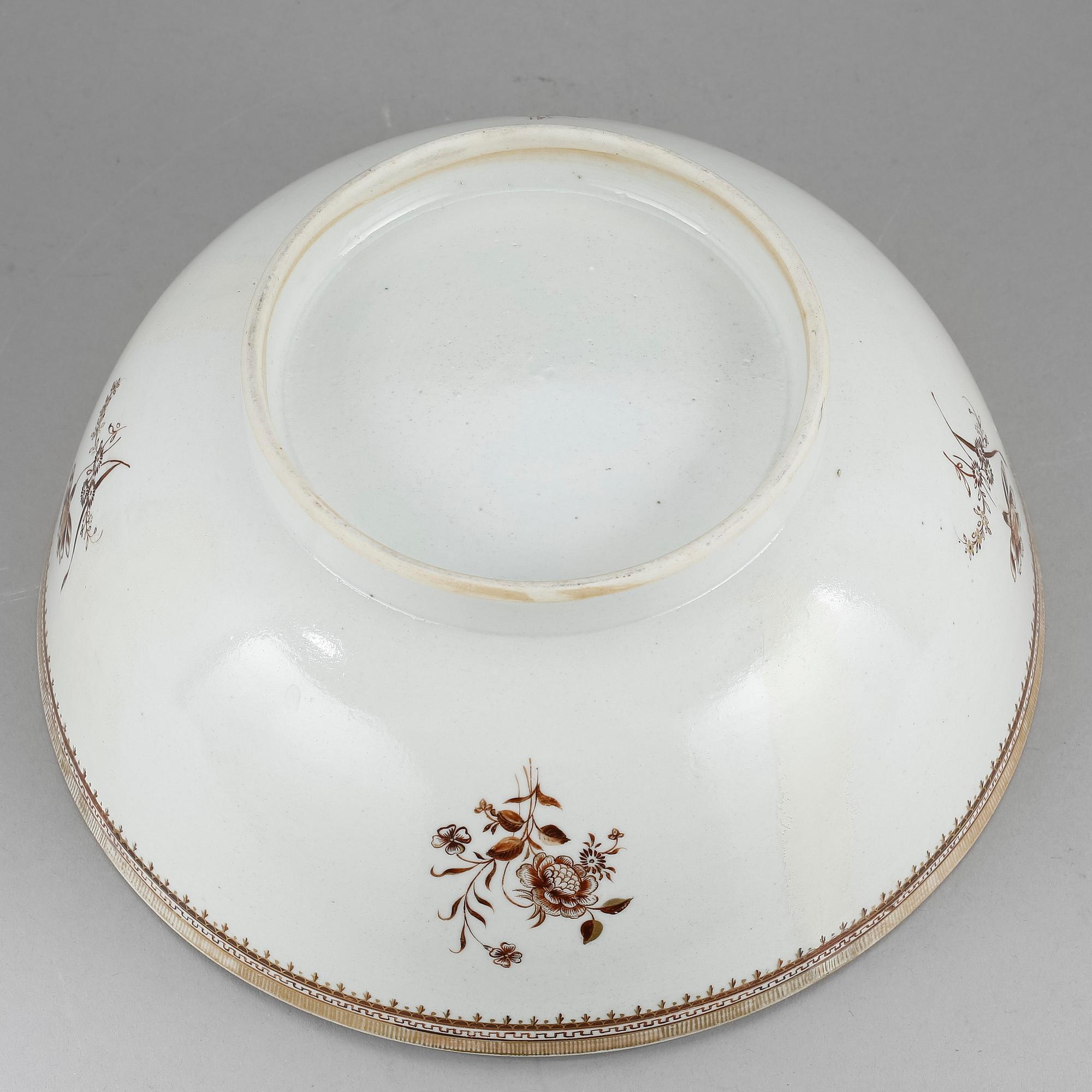 BÅLSKÅL, porslin. Kina, Qianlong (1736-1795).