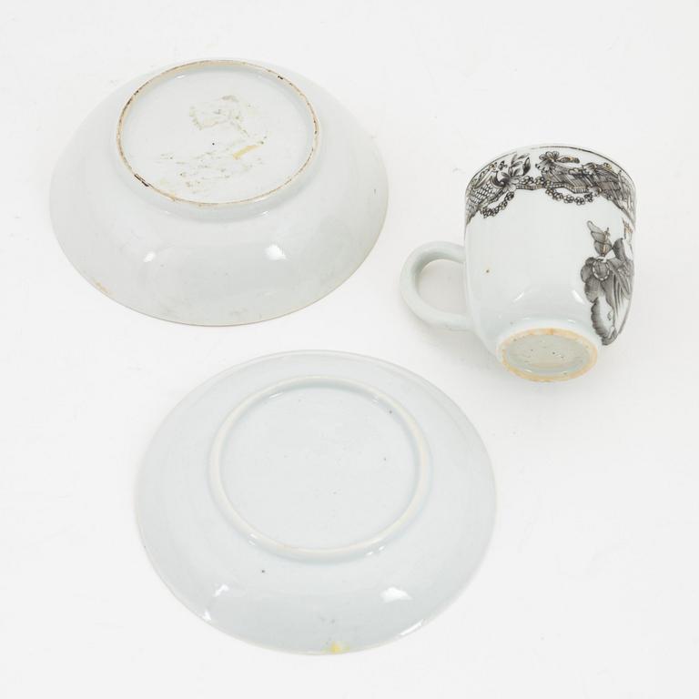 A Chinese grisaille cup and two saucers, porcelain, Qing dynasty, Qianlong (1736-95).