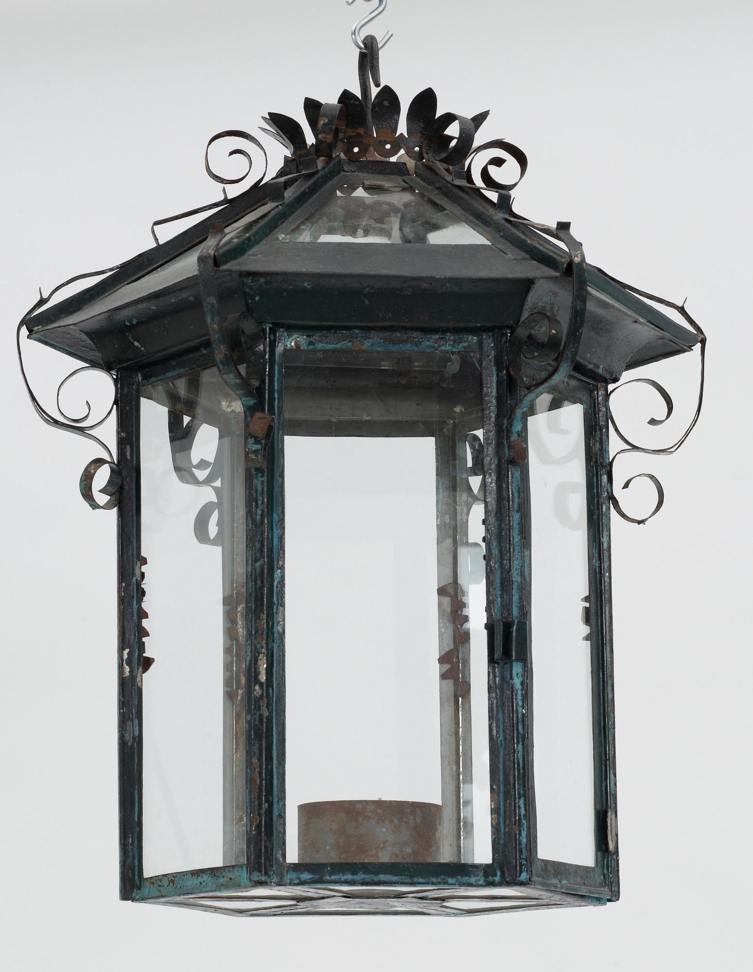 TAKLYKTA, plåt och glas, 1800/1900-tal. H 54.