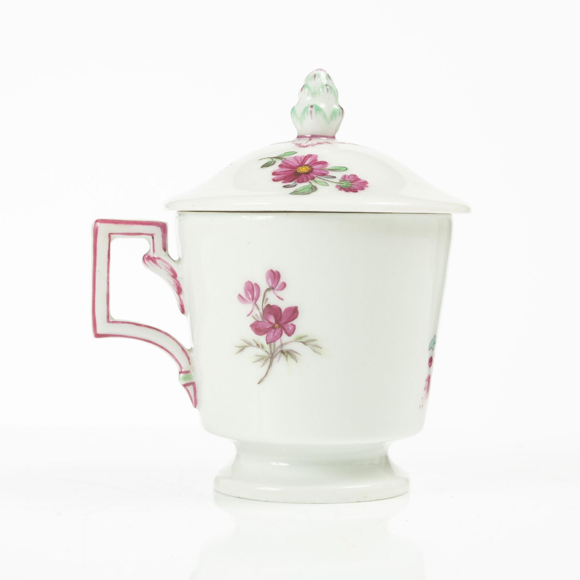 Kopp med lock, fat, porslin, Meissen respektive KPM, 1700-/1800-tal.