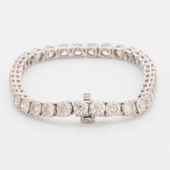 BRACELET, med 37 briljantslipade diamanter ca 15.04 ct.