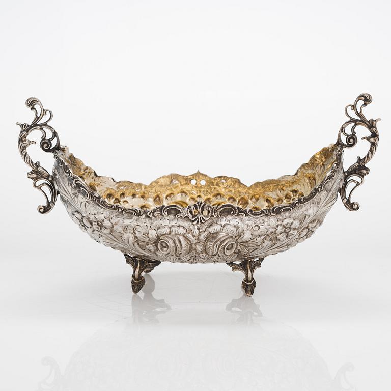 A silver jardinière, first half / mid-20th century.