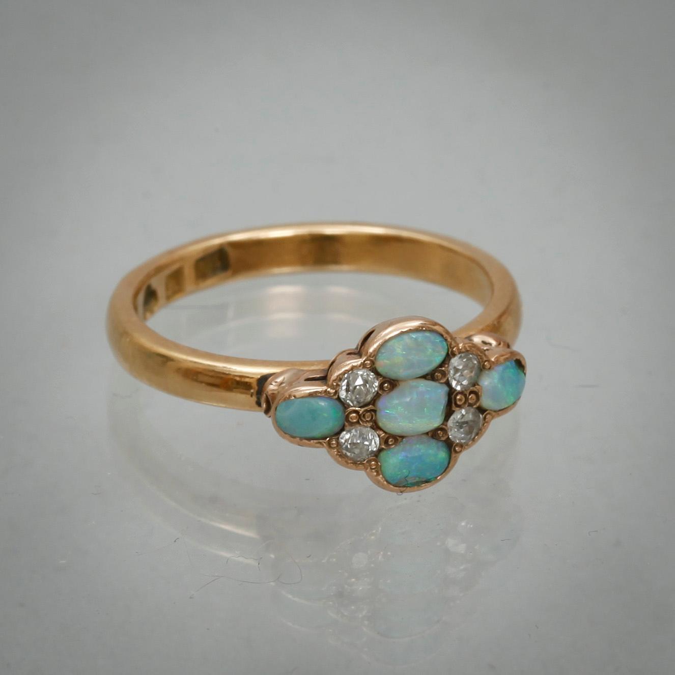 RING, 18k guld med opaler samt rosenslipade diamanter. Emil Lindqvist Malmö 1925. Vikt 3,5 g.