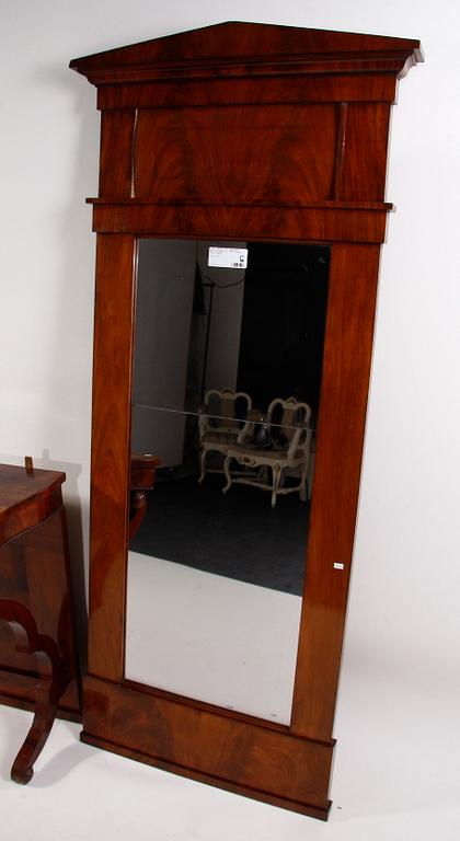 SPEGEL MED KONSOLBORD, empire/senempire, 1800-talets första hälft.