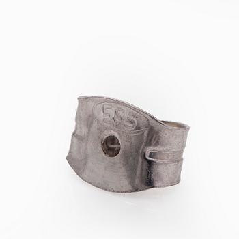 Korvakorut, 14K kultaa ja briljanttihiotut timantit.