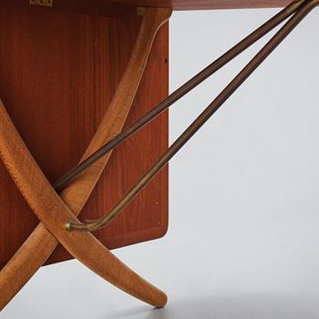 Hans J. Wegner, bord med klaffar "AT-304", teak och ek, Andreas Tuck, Danmark 1950-60-tal.