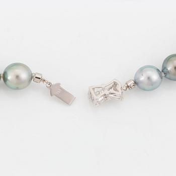 A Tahitian cultured pearl necklace.