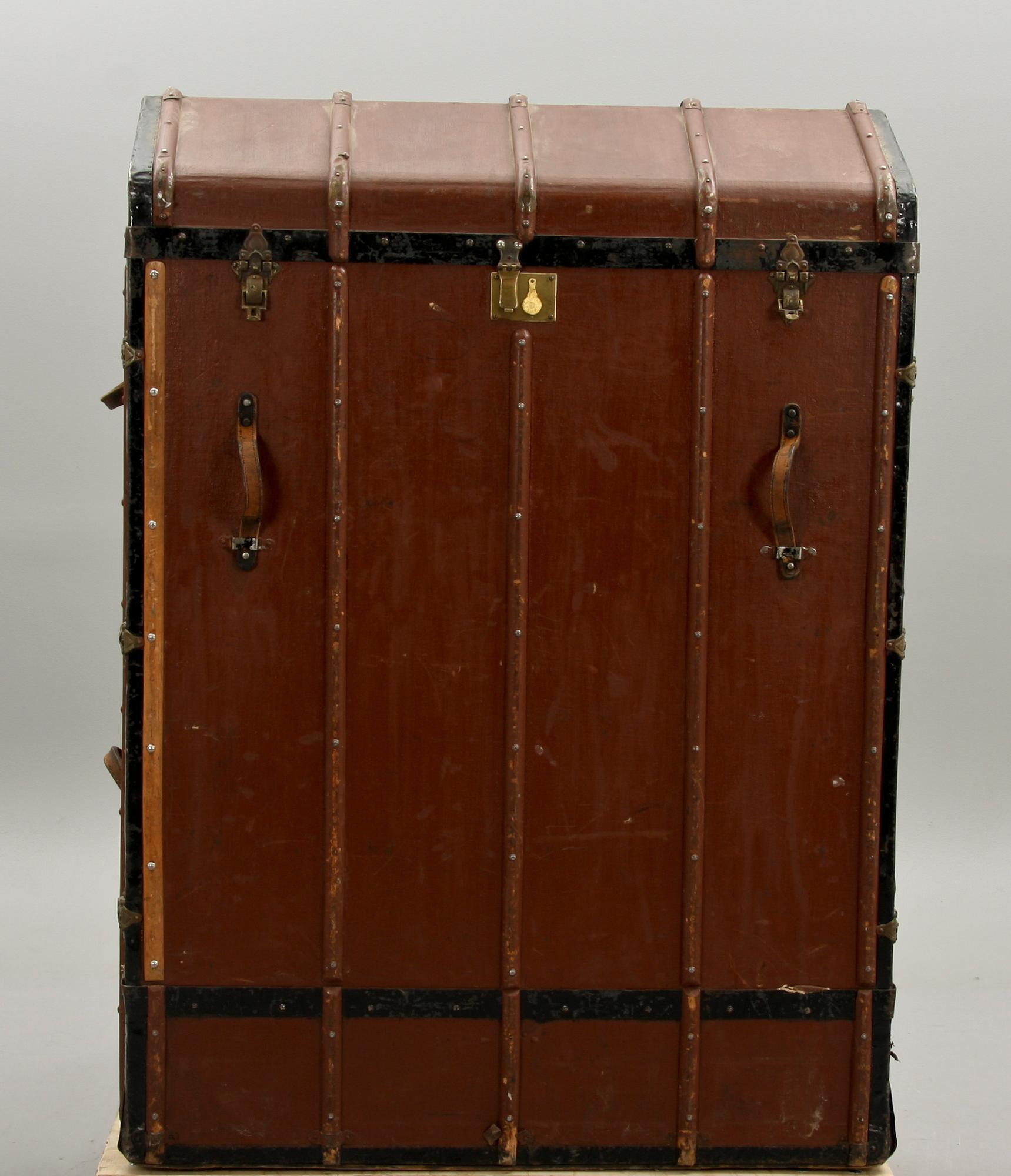 RESEKOFFERT/GARDEROB, 1900-talets första hälft.