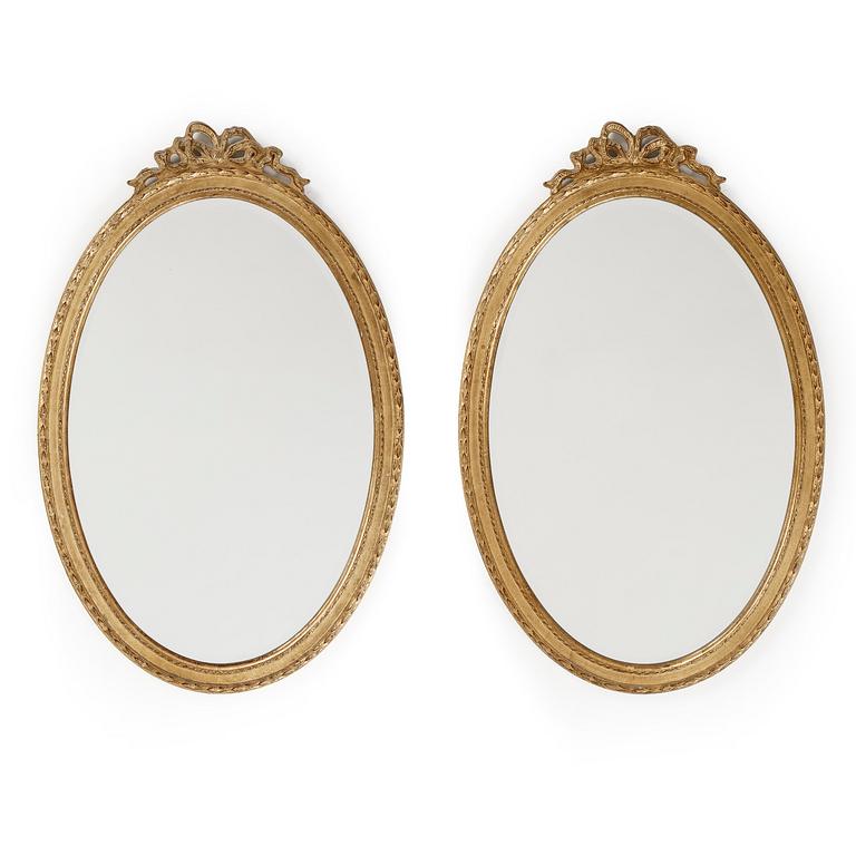 SPEGLAR, ett par, gustaviansk stil, 1900-talets sista kvartal.