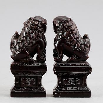 ORIENTALISKA FÖREMÅL, 4 delar, bl a 1800-/1900-tal.