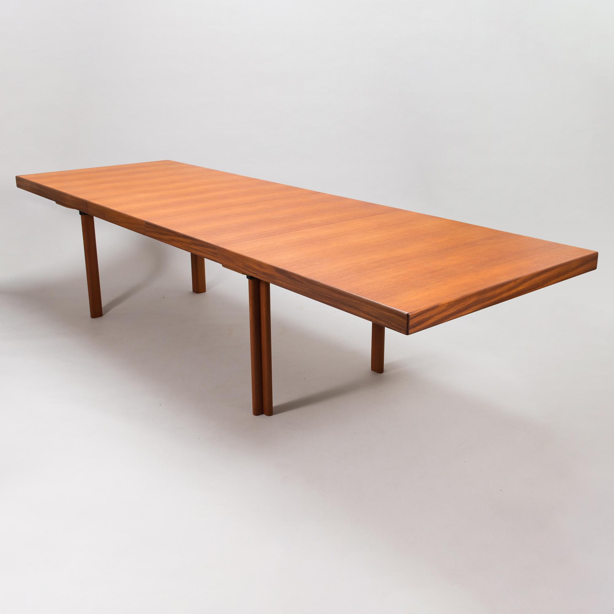 Alvar Aalto, a mid 20th century 'H94' dinig table for Artek.