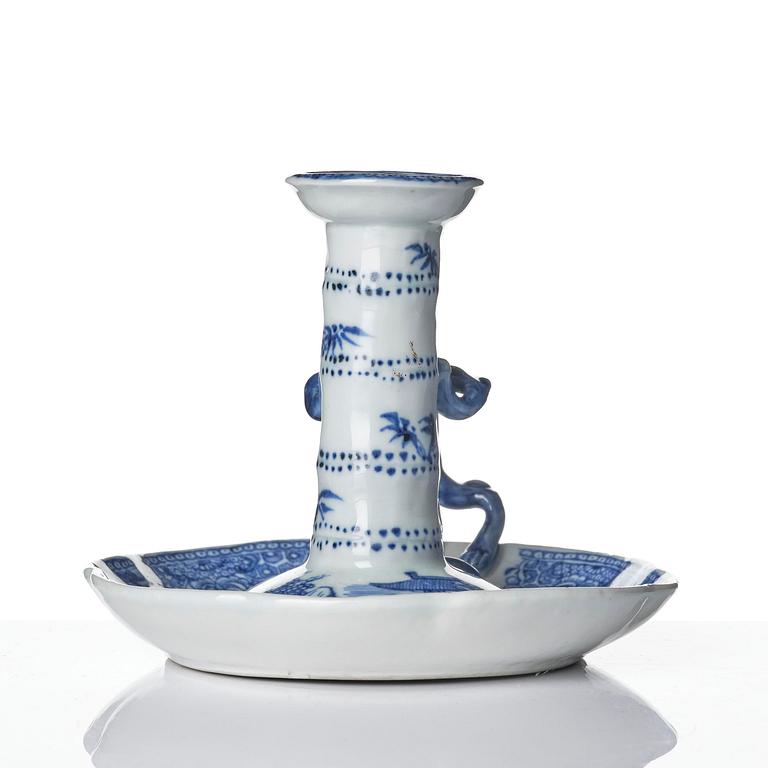 Ljusstake, porslin. Qingdynastin, Qianlong (1736-95).