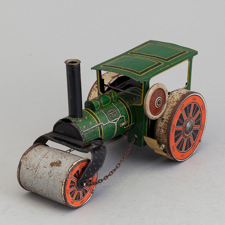 A TIN TOY STEAM ENGINE, Germany, first half of the 20th century.