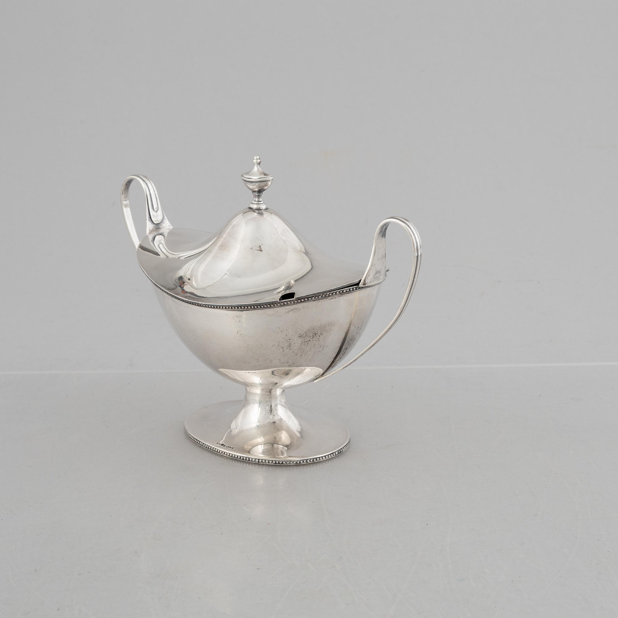 A Swedish Empire style silver sugar bowl, mark of GAB, Stockholm 1919.