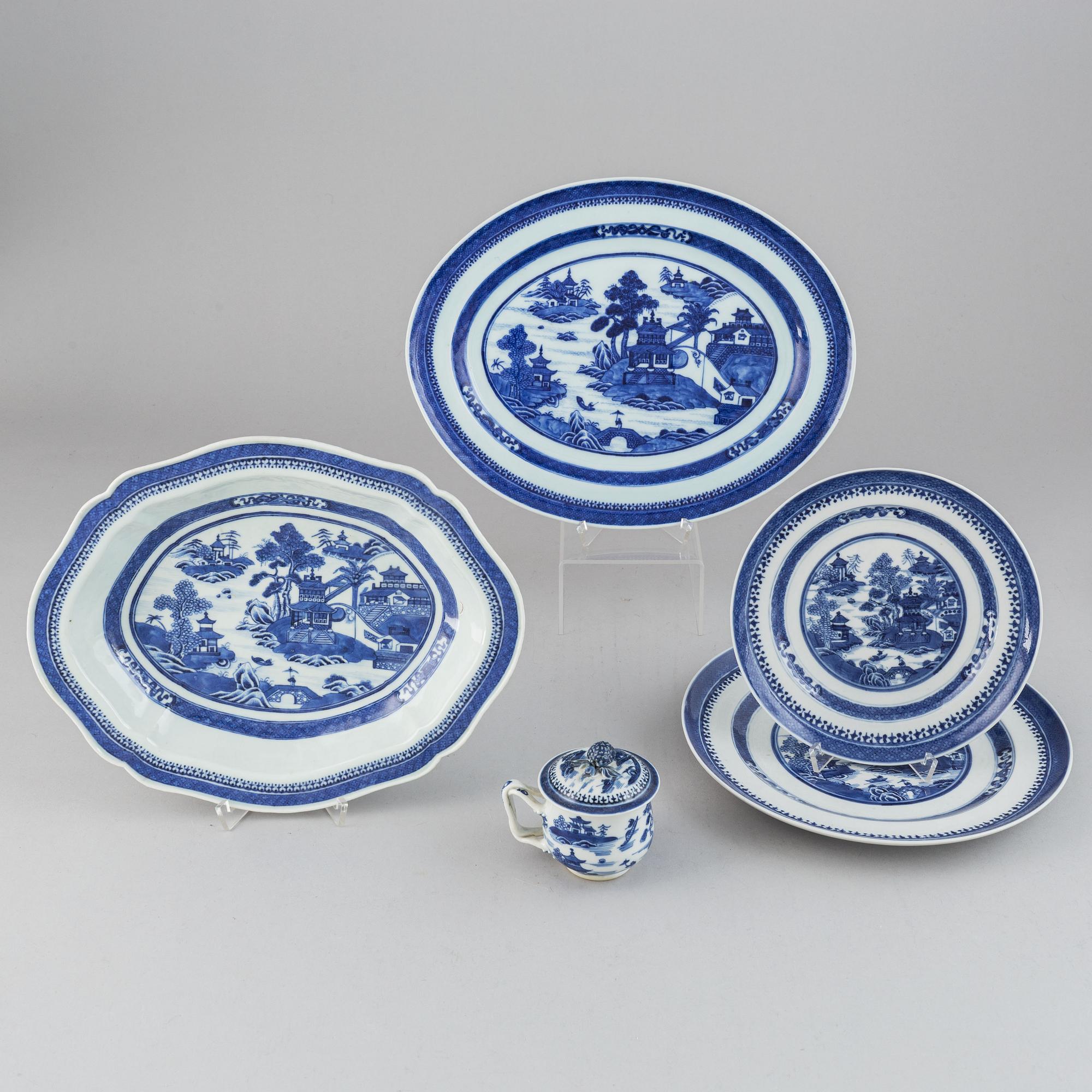 Servisdelar, 36 stycken, kompaniporslin. Qingdynastin, Jiaqing (1796-1820).