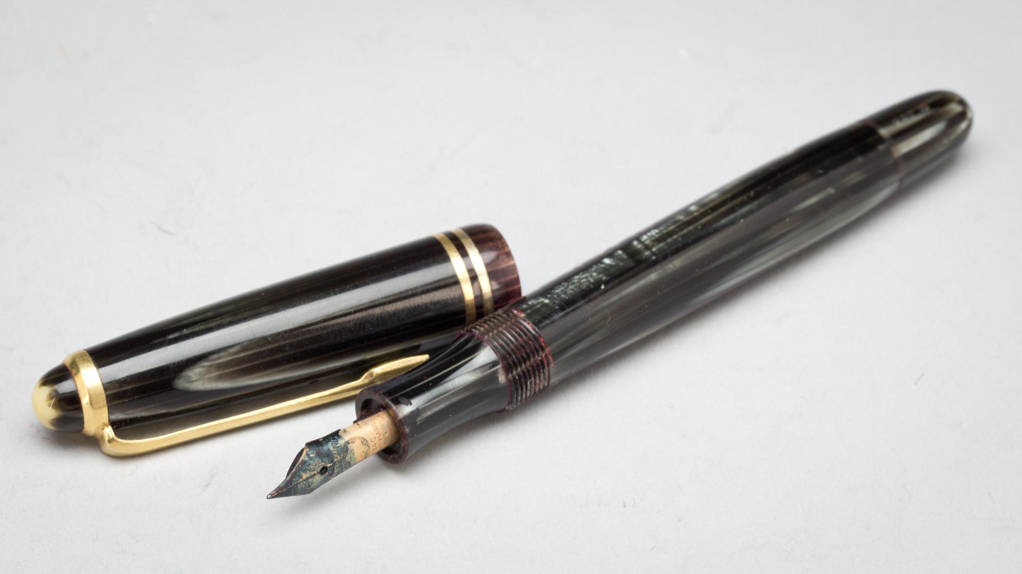 RESERVOAR, Montblanc. 14k och pärlemor mm.