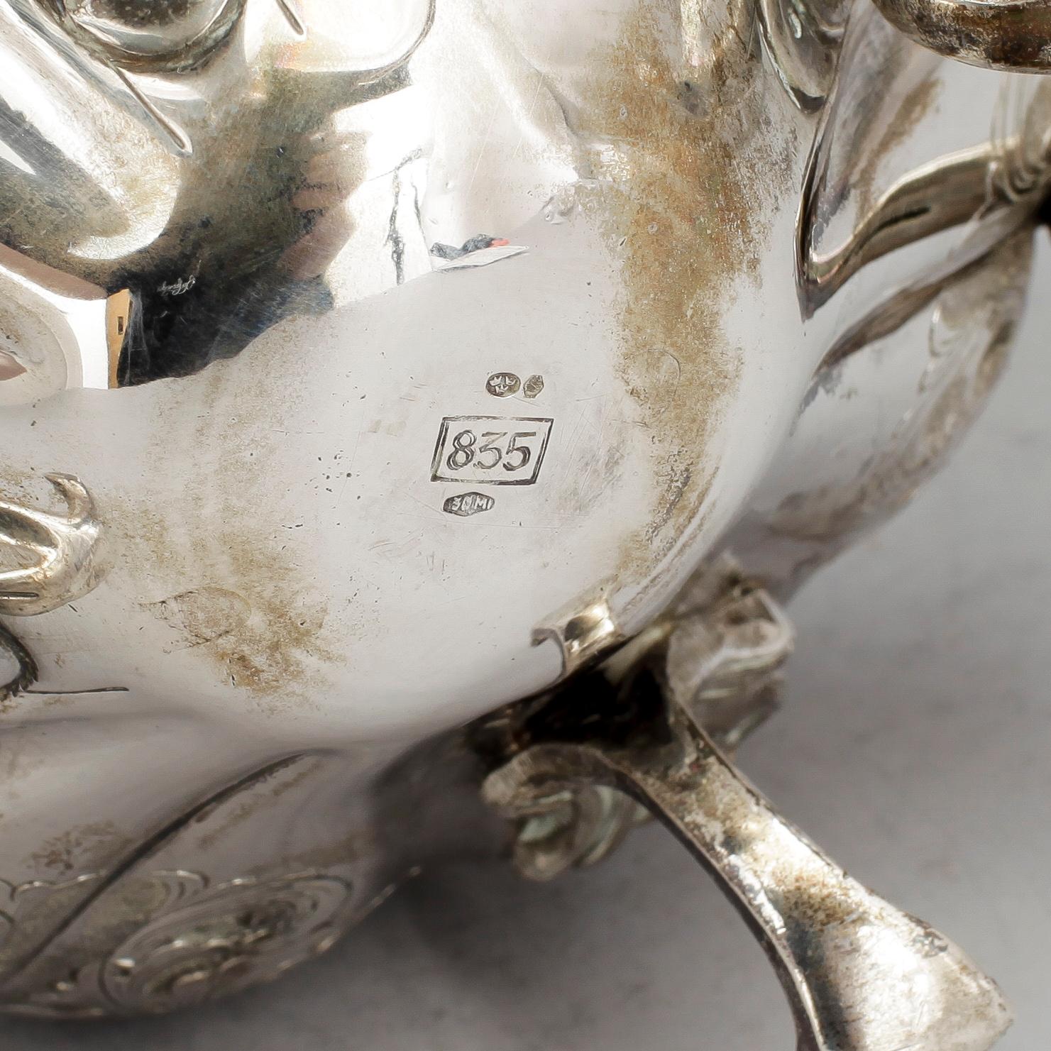 TEKANNA, silver, svenska importstämplar, rokokostil 1900-tal.. Vikt 916 gram.