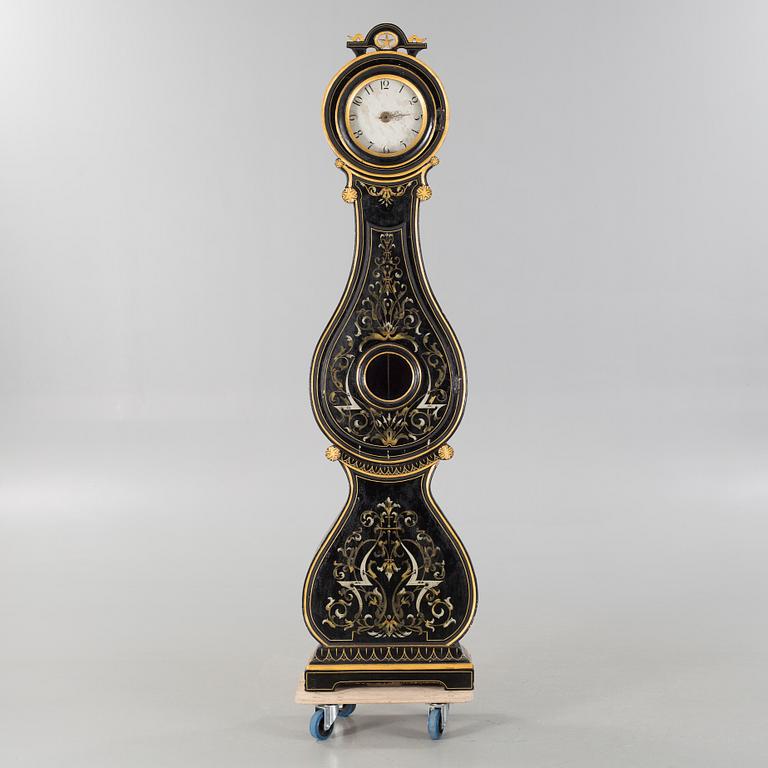 A grandfather clock, 19th century.