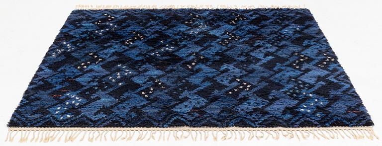 Ann-Mari Forsberg, matta, "Kråkan blå", rya, ca 205 x 203 cm, signerad AB MMF AMF.