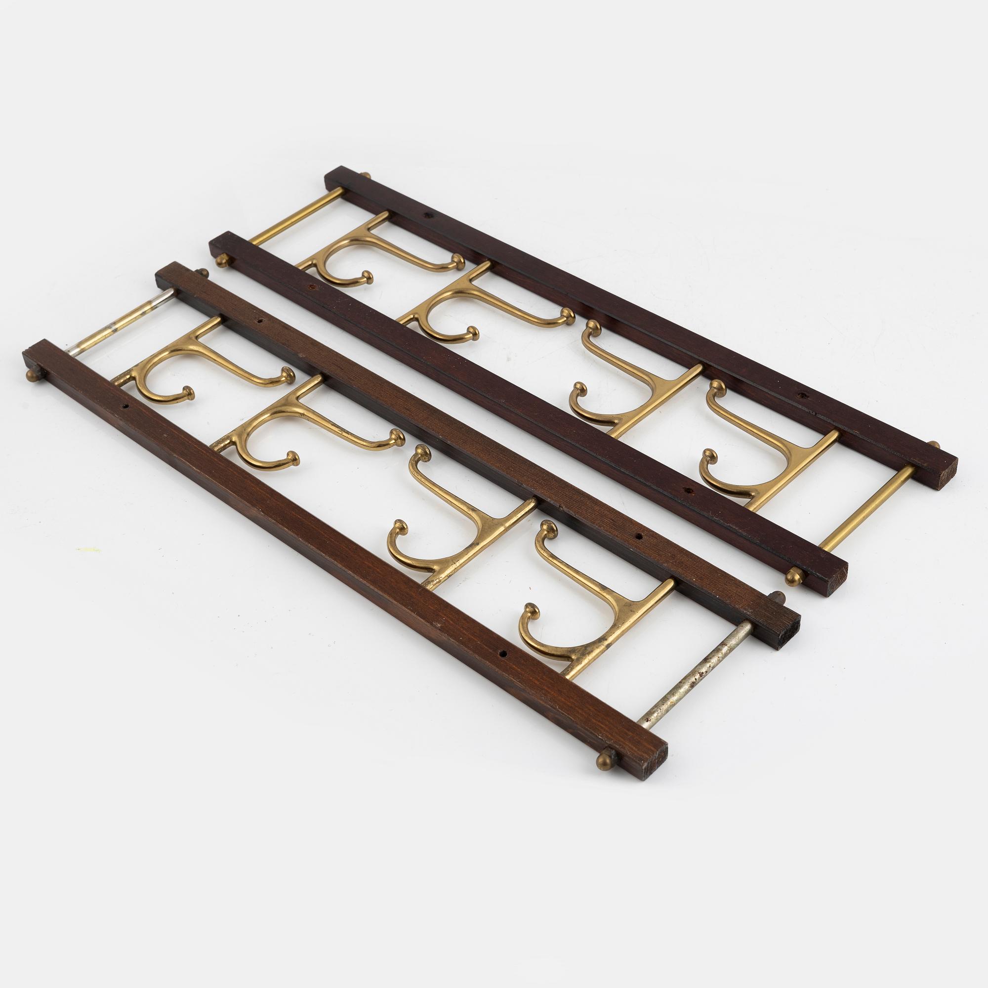 Klädhängare, ett par, "Dekorativ", Skoglunds metallgjuteri, Anderstorp, 1900-talets mitt.