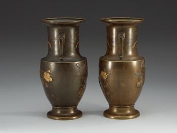 A pair of Japanese bronze vases, Meiji (1868-1912).
