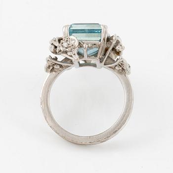 H.Stern a ring in 18K white gold with aquamarine and diamonds.