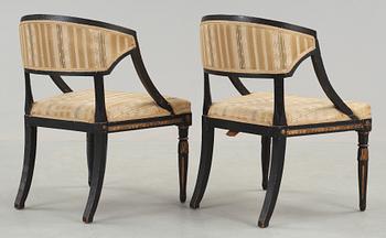 BALJFÅTÖLJER, ett par, sengustavianska, 1800-talets första hälft.