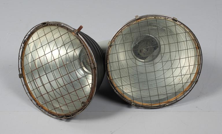 INDUSTRILAMPOR, ett par, 1900-talets andra hälft. Höjd 55 cm.