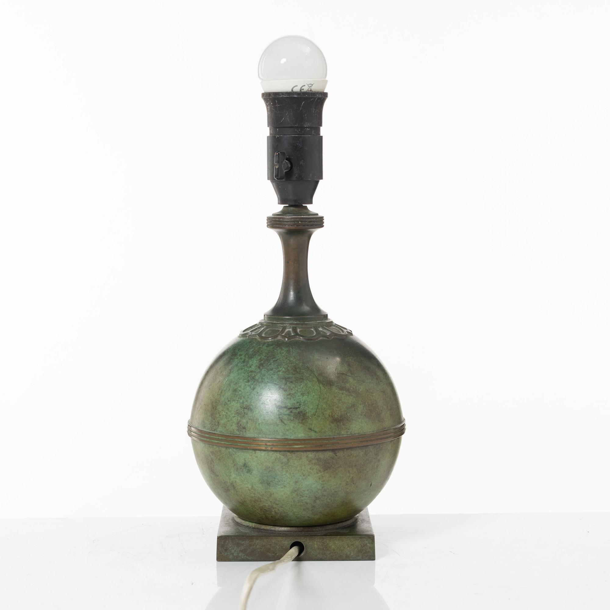 Guldsmedsaktiebolaget, a table lamp, 1930's.