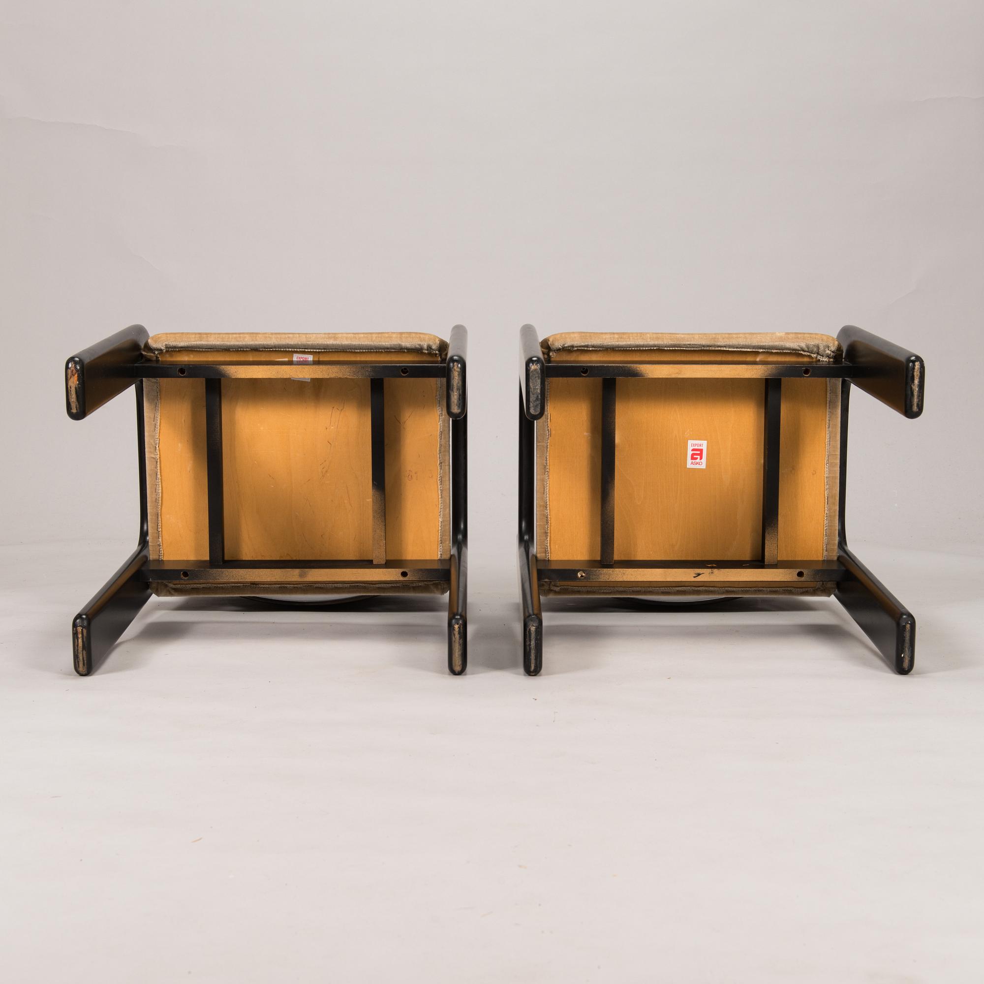 Eero Aarnio, A 1970's dinner table and six chairs "Flamingo" for Asko.