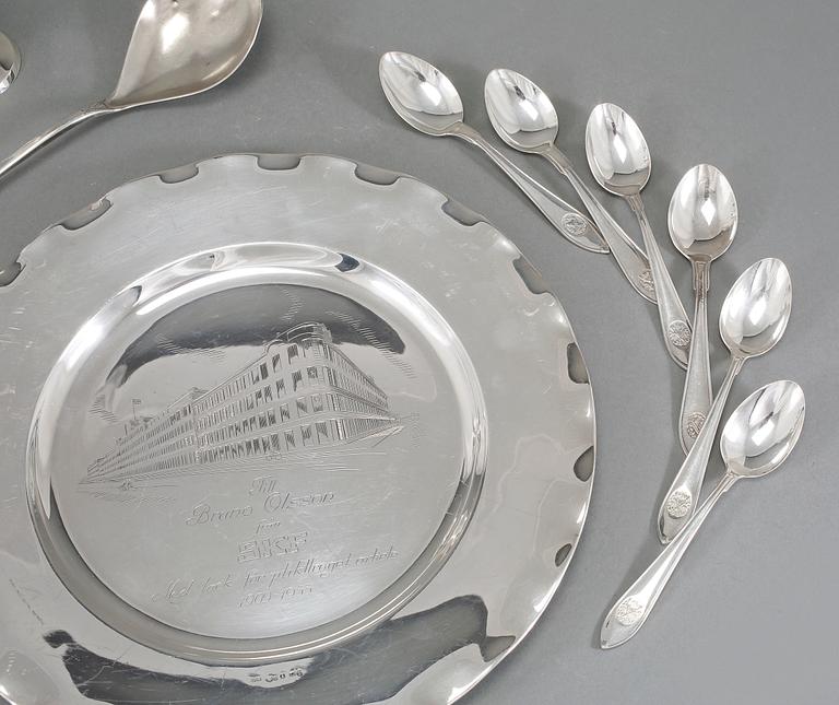 PARTI SILVER, 16 delar, mestadels Sverige, 1900-tal, vikt exklusive ljusstake 551 gram.