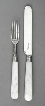 BESTICKUPPSÄTTNING, 23 delar. Silver och pärlemor. Atkin Brothers, Sheffield, England, sannolikt 1881.