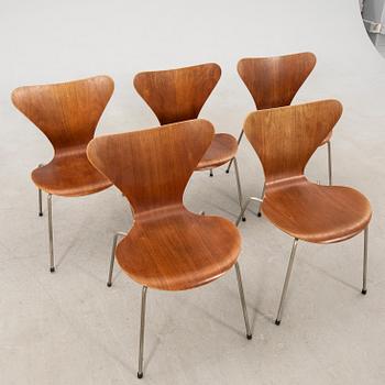Arne Jacobsen, five "Series 7" chairs for Fritz Hansen, Denmark, mid-20th century.