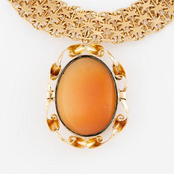 Collier, 18K guld, x-länk med hänge med snäckskalscamé.