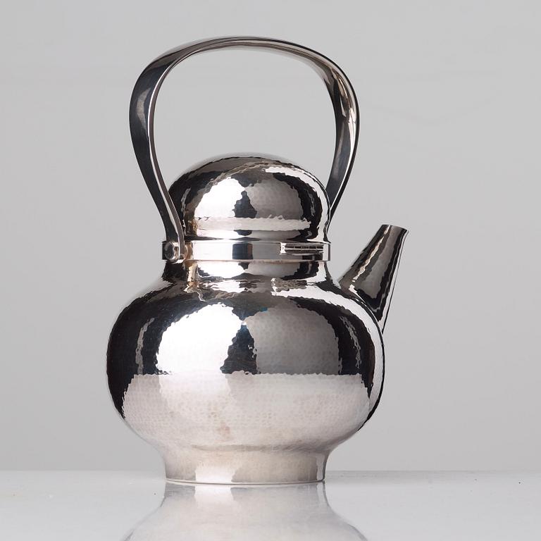 An Eric Löfman sterling teapot, executed by Markström Uppsala 1976.