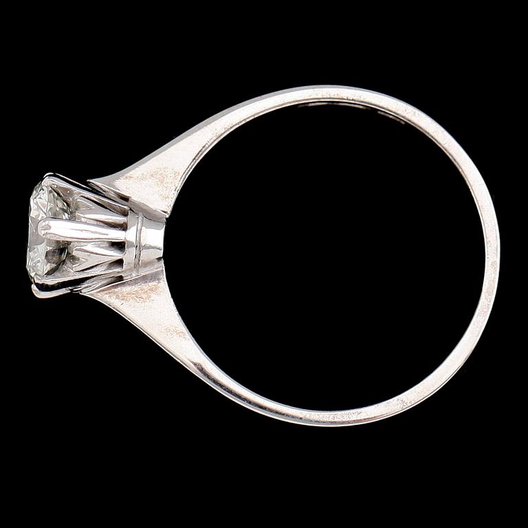 RING, 18 k vitguld, solitär briljantslipad diamant ca 1.13 ct.